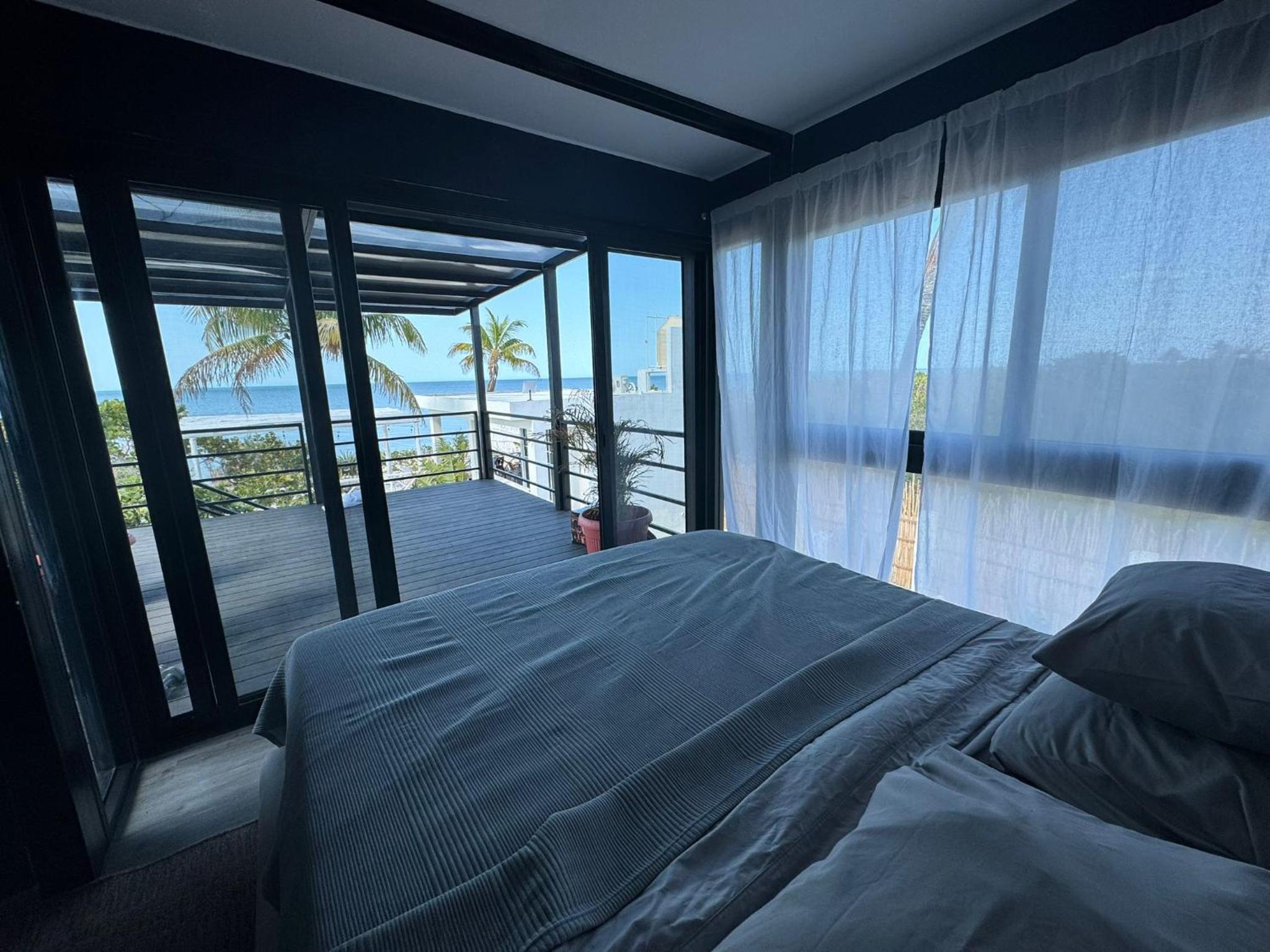 Casa Arsha Beachfront Paradise