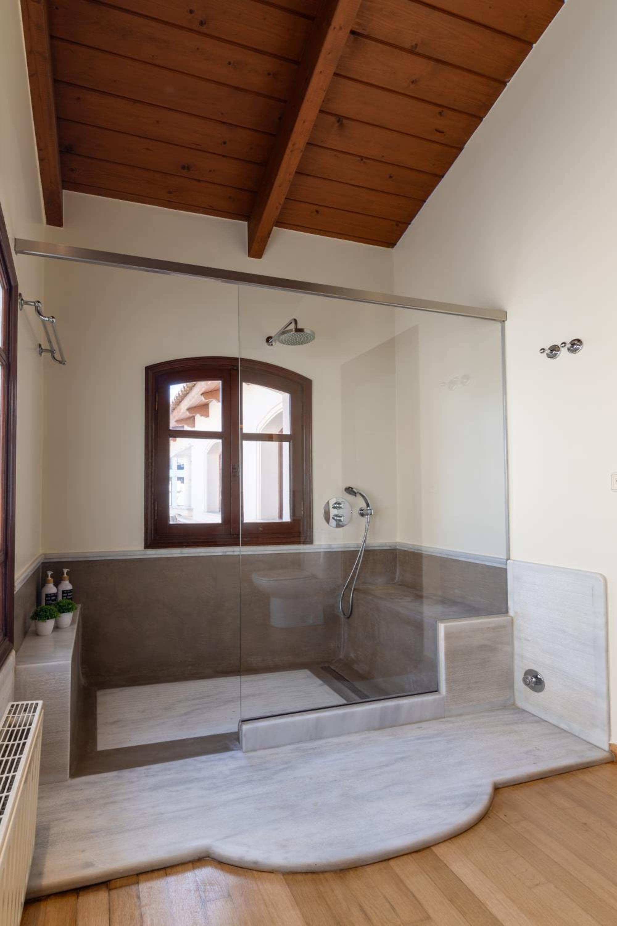 Ma Maison No8 Downtown Villa, Indoor Heated Pool