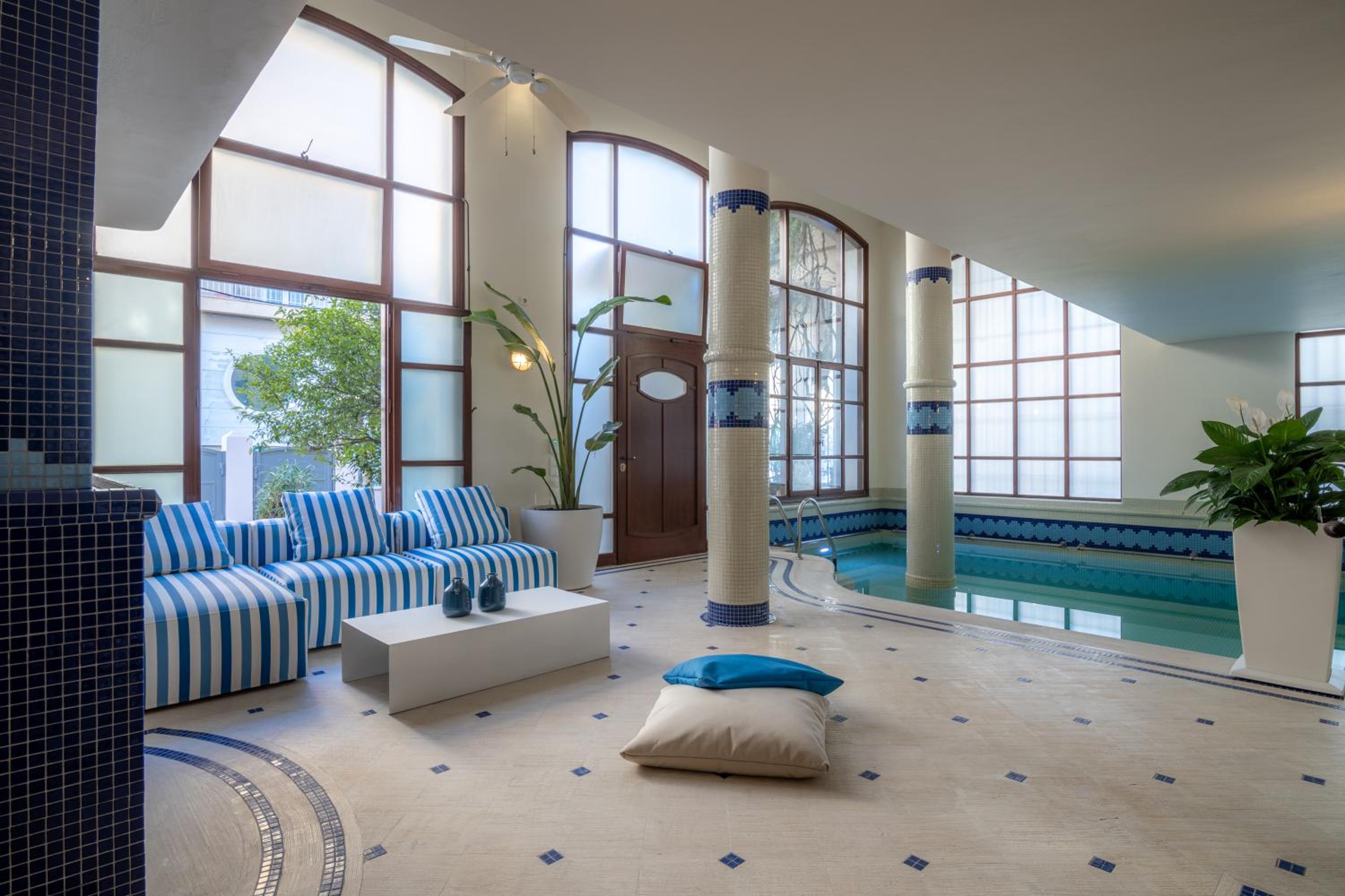 Ma Maison No8 Downtown Villa, Indoor Heated Pool