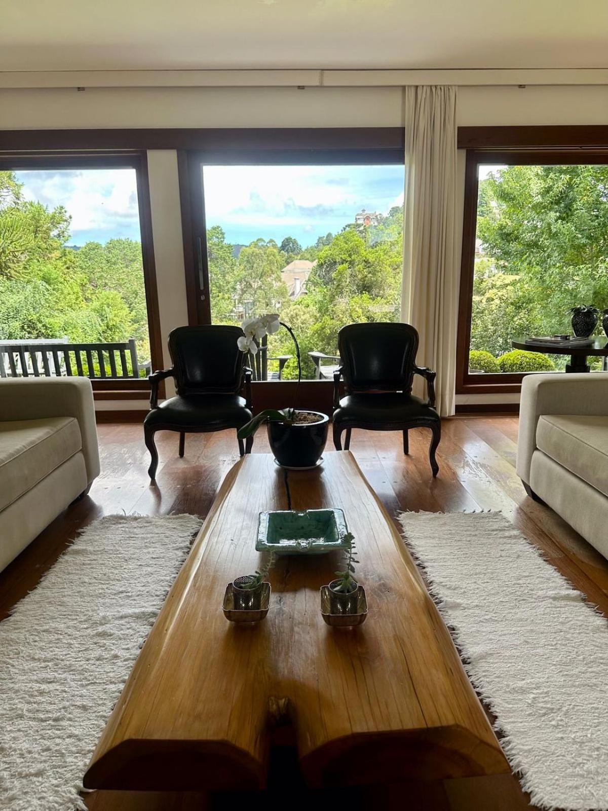 Casa moderna em Campos do Jordão