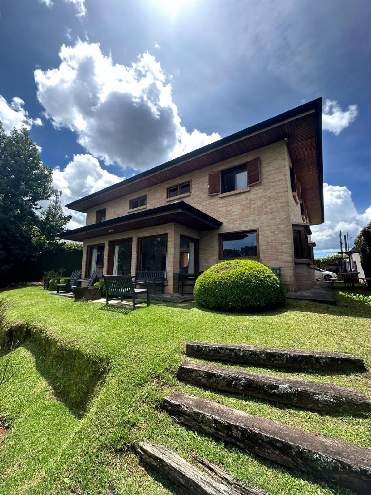 Casa moderna em Campos do Jordão