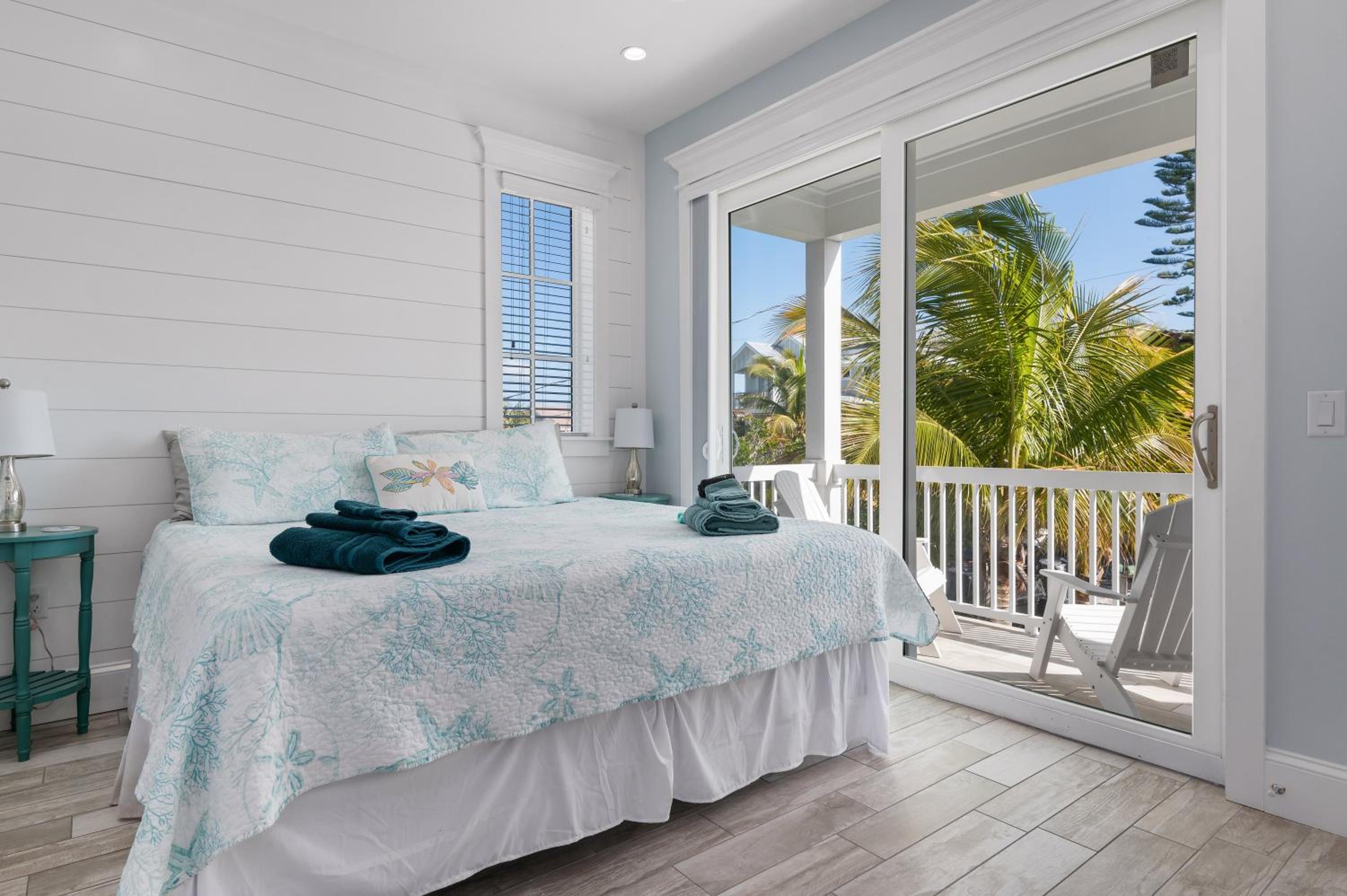 Ocean Star! 7 Bdrms, 7 Baths! Beaches less than 5min walk to beach! view 4