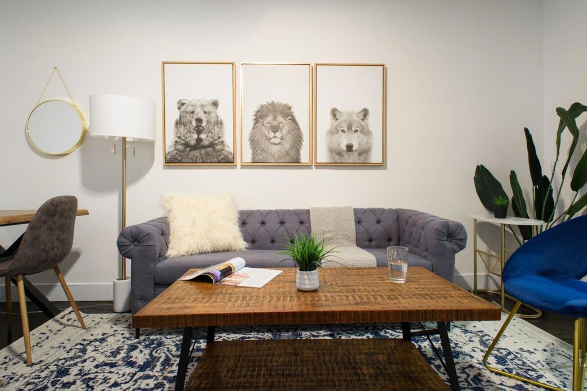 39-1 Renovated 3BR Prime Midtown West