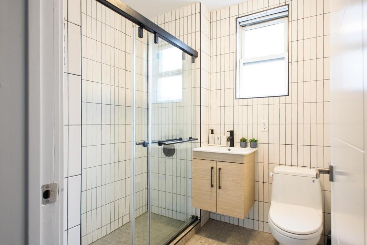 39-1 Renovated 3BR Prime Midtown West