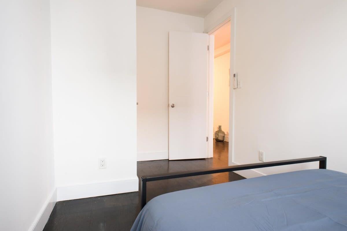 39-1 Renovated 3BR Prime Midtown West