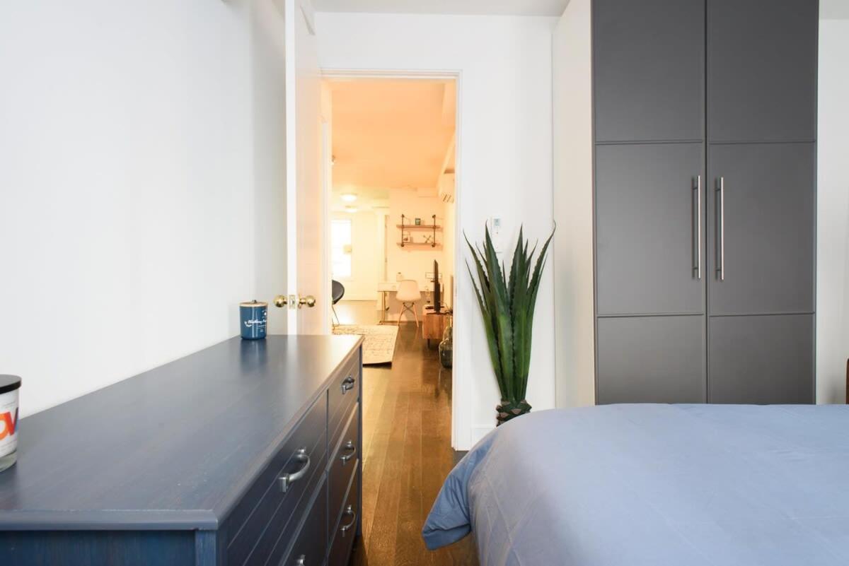 39-1 Renovated 3BR Prime Midtown West