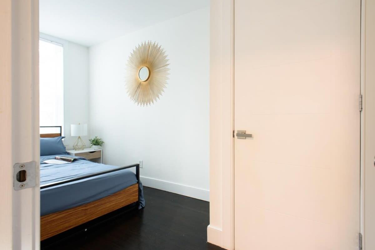 39-1 Renovated 3BR Prime Midtown West