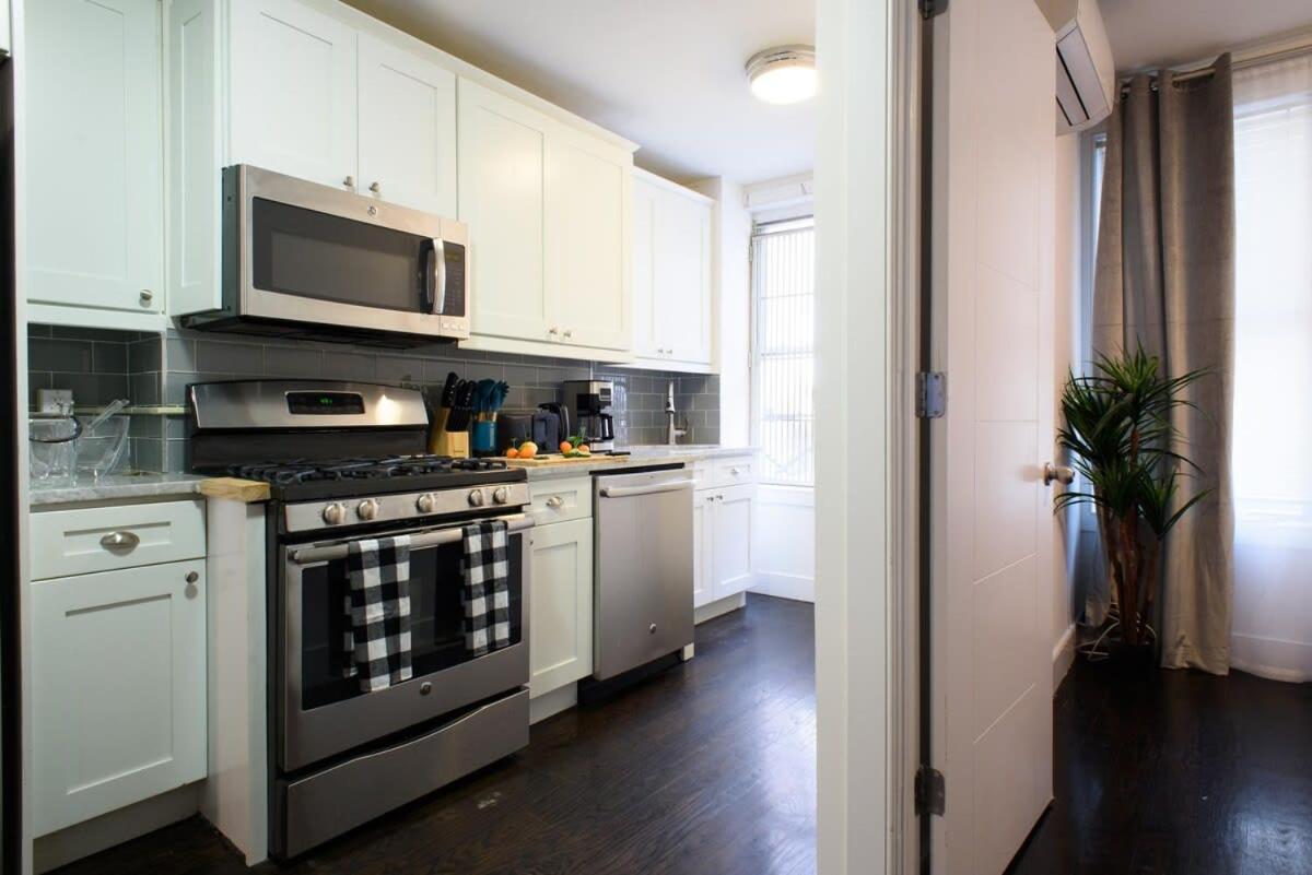 39-1 Renovated 3BR Prime Midtown West
