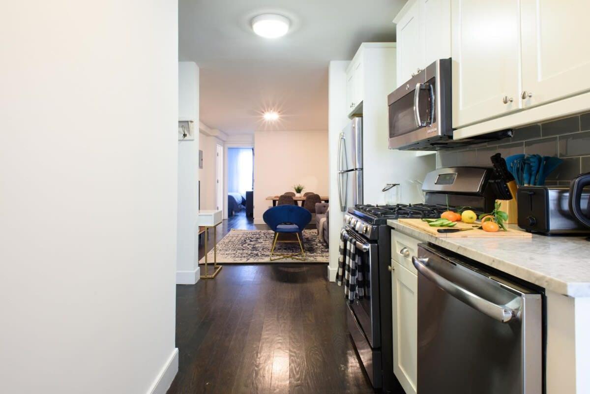 39-1 Renovated 3BR Prime Midtown West