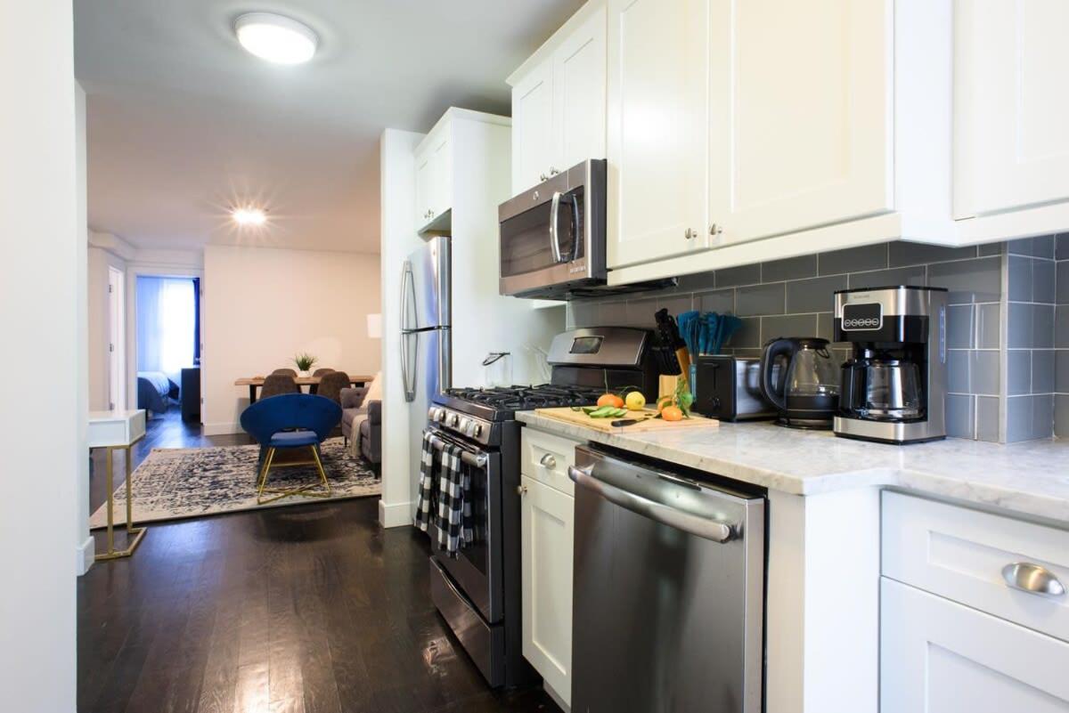 39-1 Renovated 3BR Prime Midtown West
