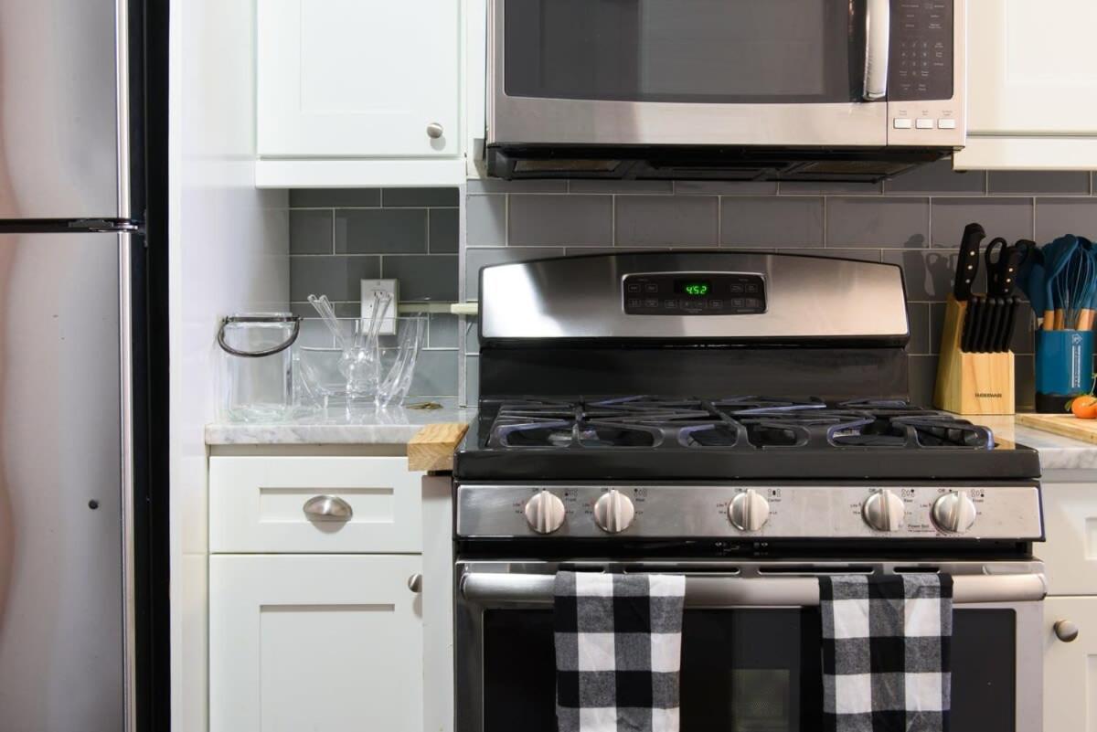 39-1 Renovated 3BR Prime Midtown West
