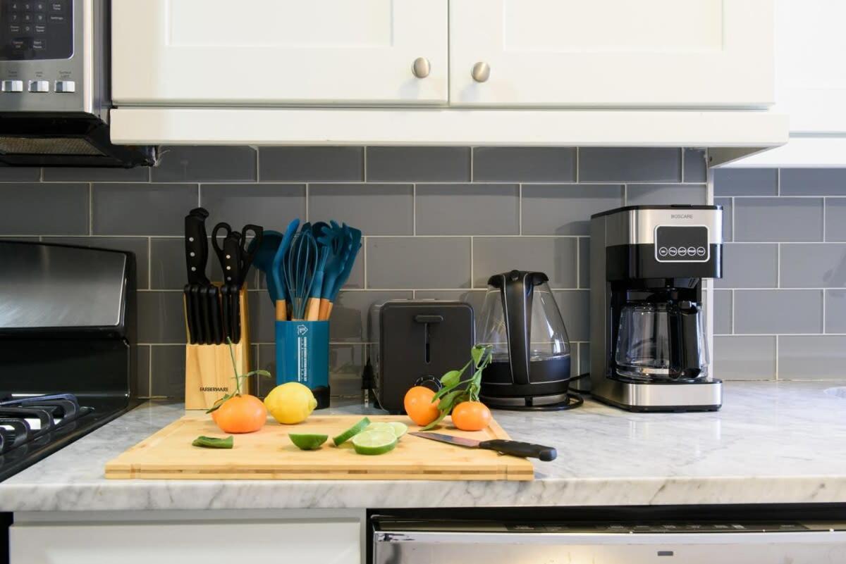 39-1 Renovated 3BR Prime Midtown West