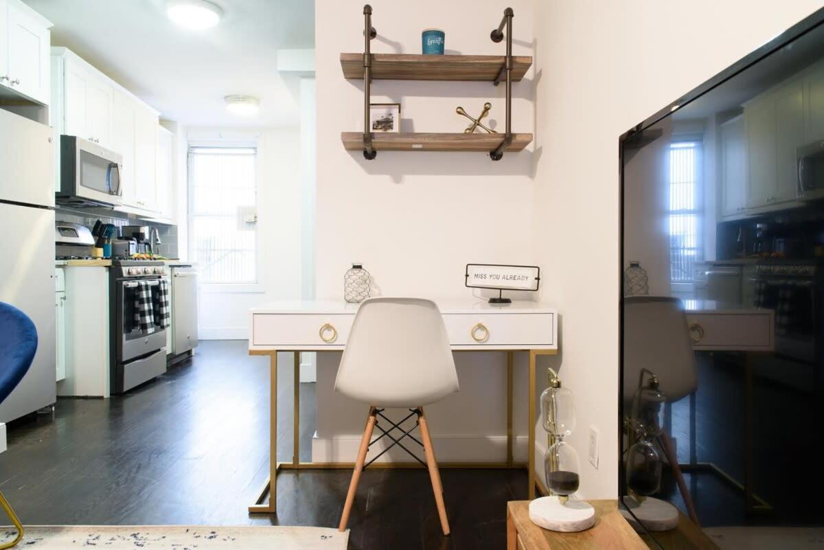 39-1 Renovated 3BR Prime Midtown West