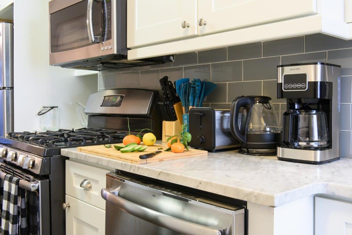39-1 Renovated 3BR Prime Midtown West