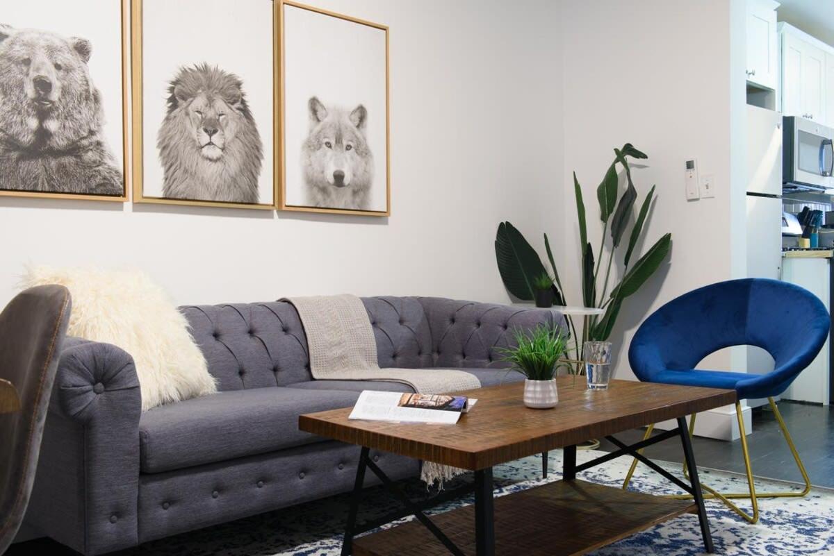 39-1 Renovated 3BR Prime Midtown West