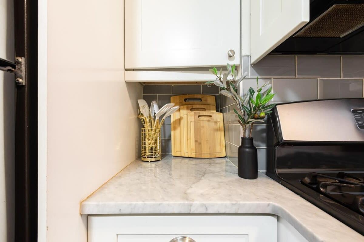 39-2 Renovated 3BR Prime Hudson Yards Area