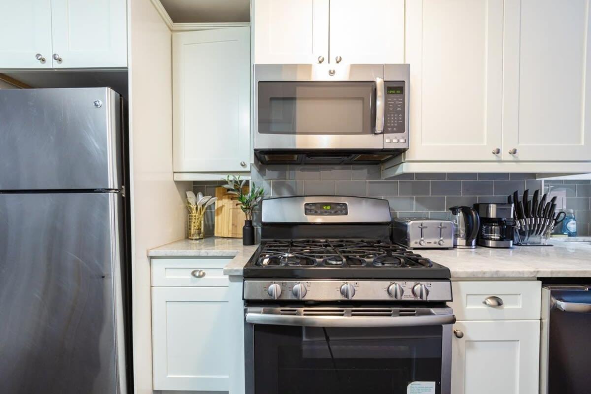 39-2 Renovated 3BR Prime Hudson Yards Area