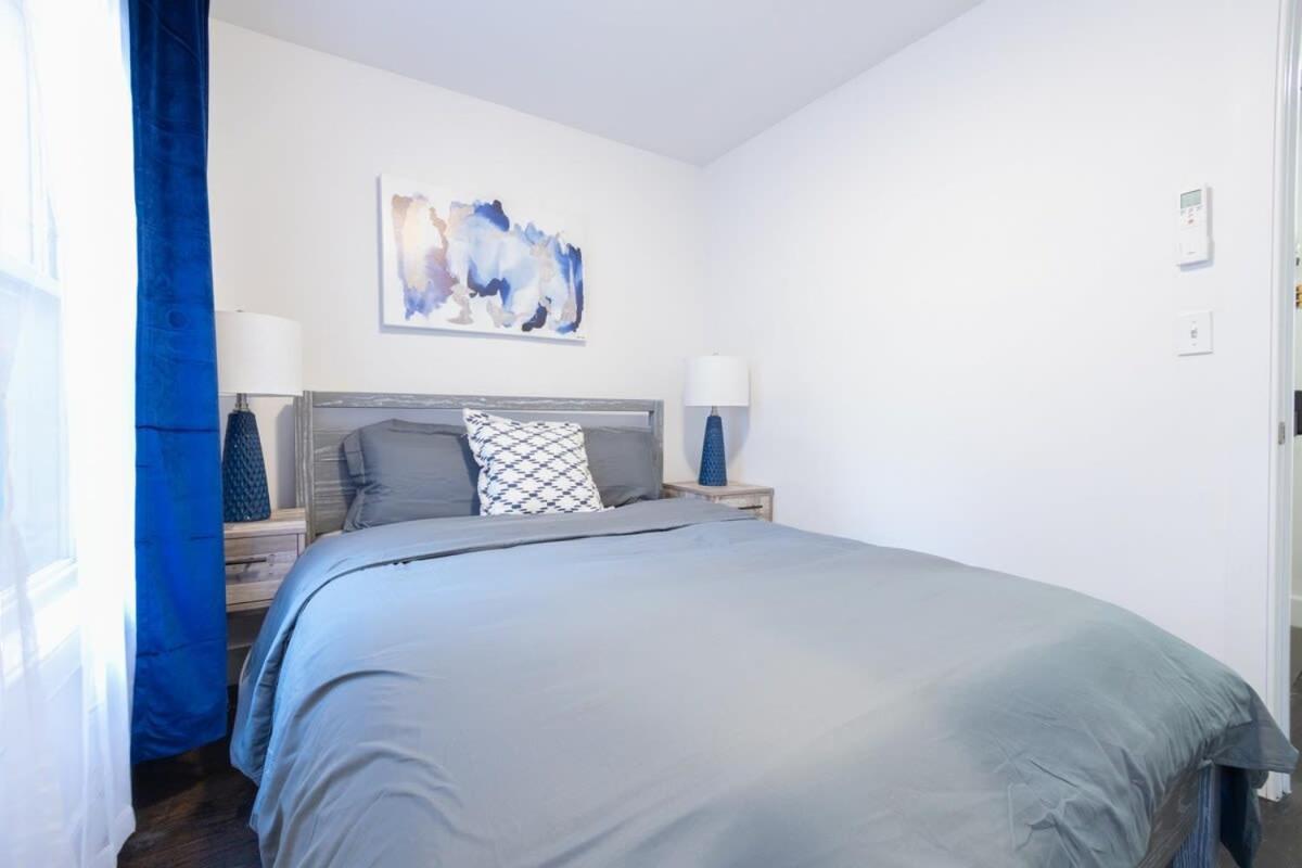 39-2 Renovated 3BR Prime Hudson Yards Area