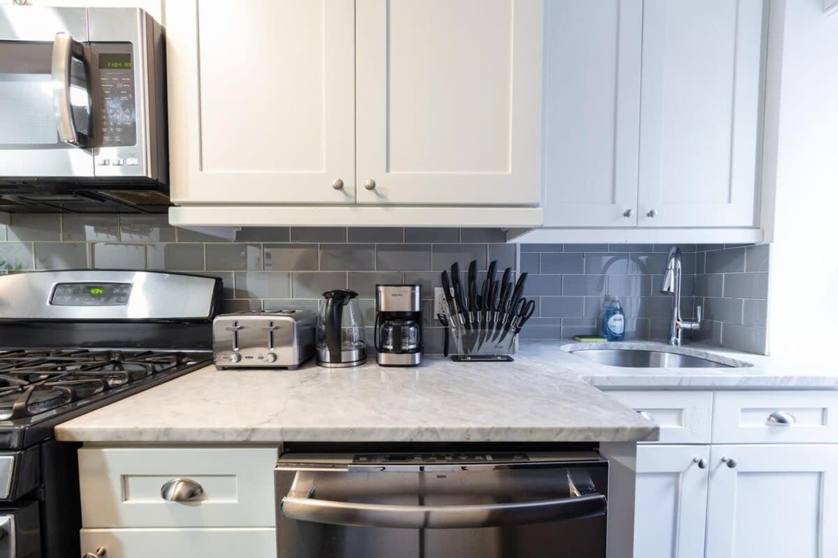 39-2 Renovated 3BR Prime Hudson Yards Area