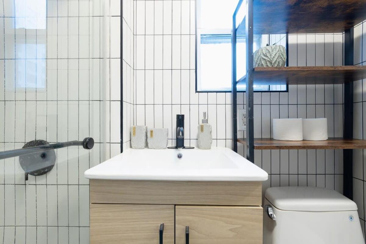39-2 Renovated 3BR Prime Hudson Yards Area