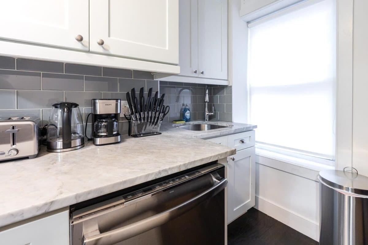 39-2 Renovated 3BR Prime Hudson Yards Area