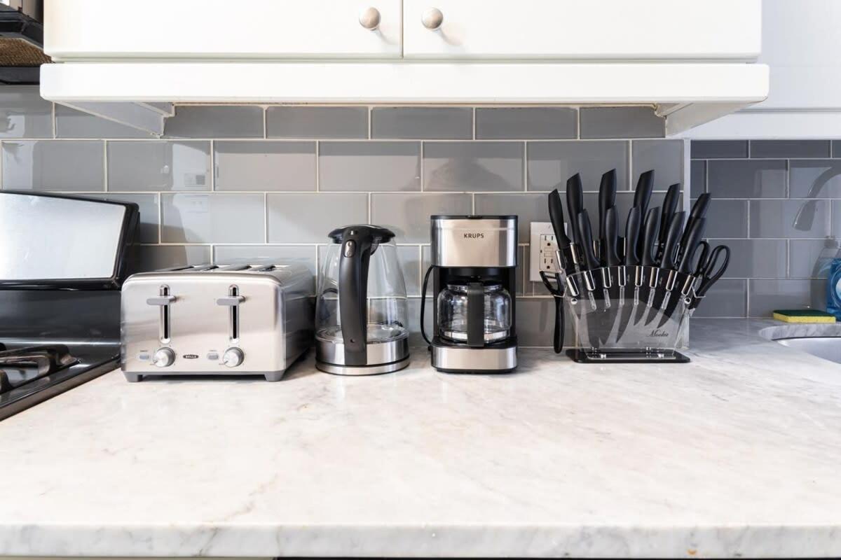 39-2 Renovated 3BR Prime Hudson Yards Area