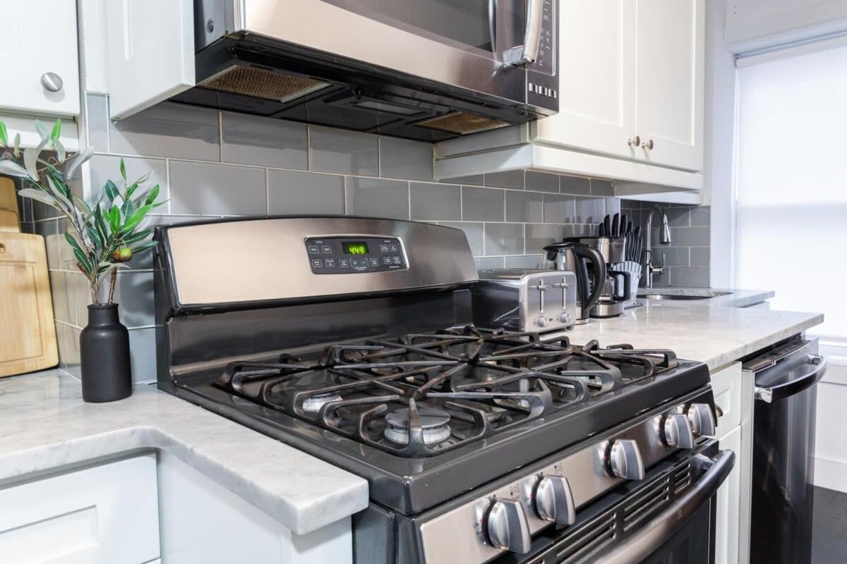 39-2 Renovated 3BR Prime Hudson Yards Area