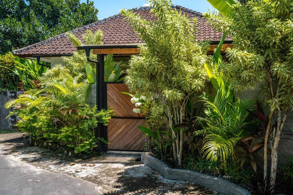 Rumah Mahira - Charming 1BR Home with Living Room and Full Kitchen, nestled in Quiet Uluwatu Jungle