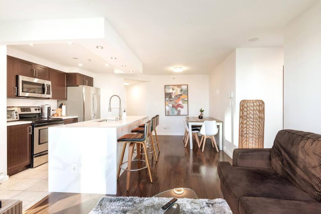Luxury 2-bedroom condo beach side Yaletown