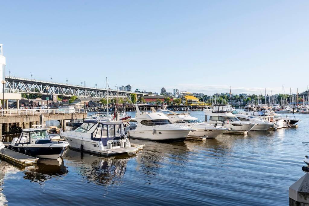Luxury 2-bedroom condo beach side Yaletown