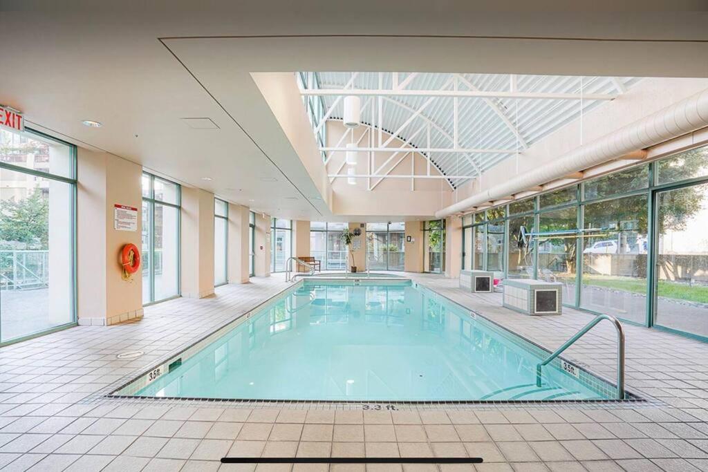 Luxury 2-bedroom condo beach side Yaletown