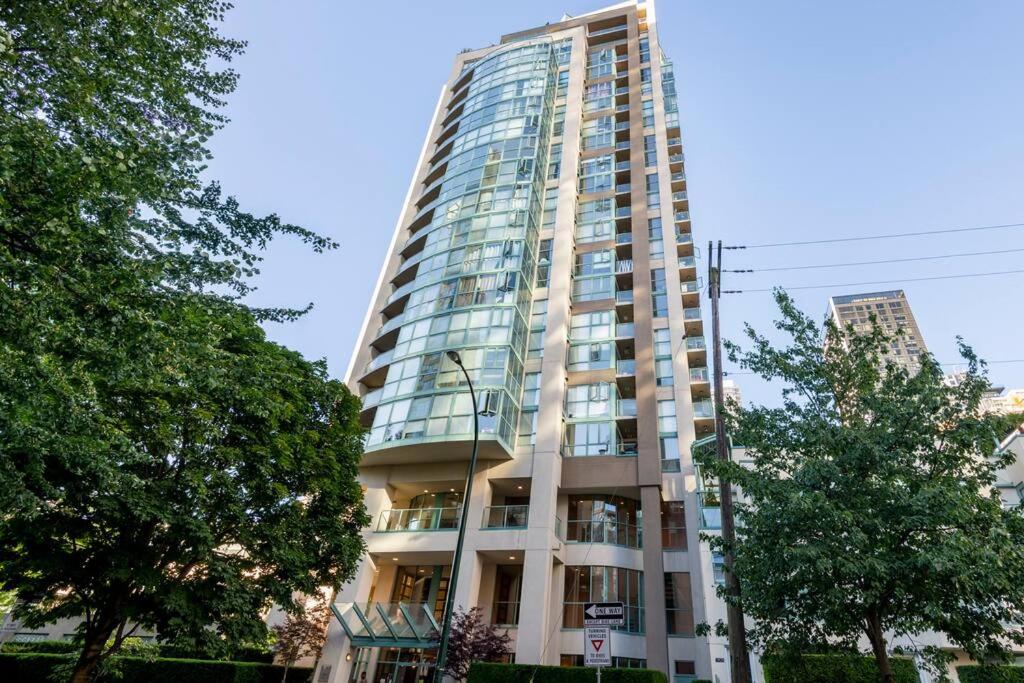 Luxury 2-bedroom condo beach side Yaletown