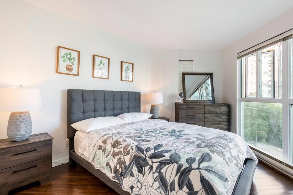 Luxury 2-bedroom condo beach side Yaletown