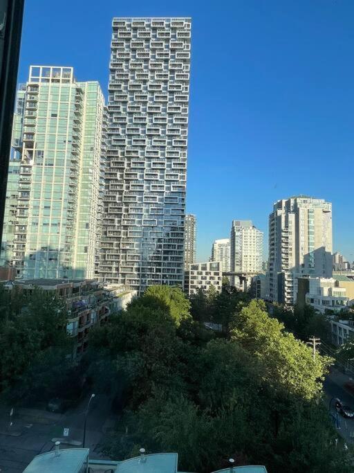 Luxury 2-bedroom condo beach side Yaletown