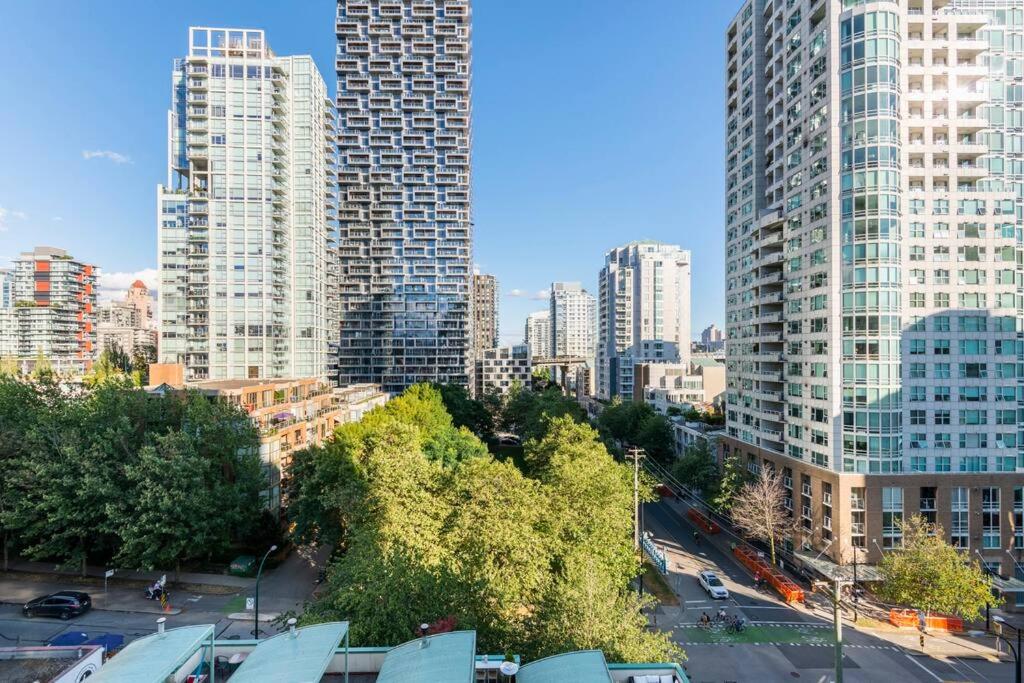 Luxury 2-bedroom condo beach side Yaletown