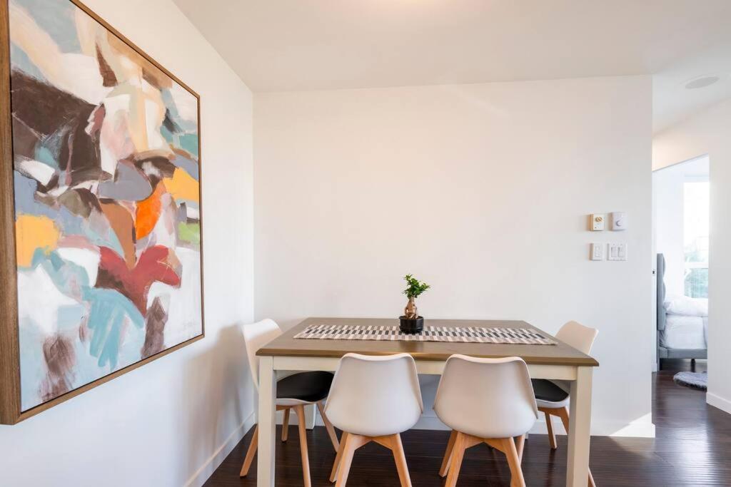 Luxury 2-bedroom condo beach side Yaletown