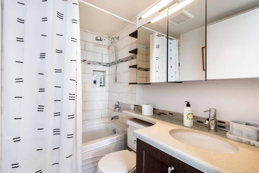 Luxury 2-bedroom condo beach side Yaletown