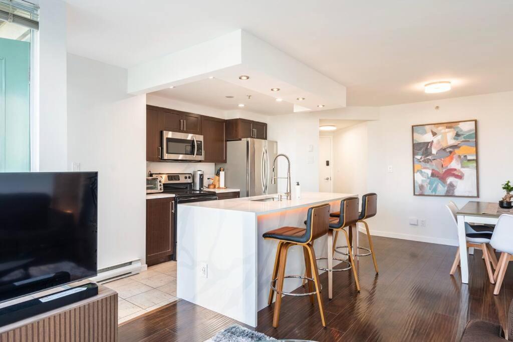 Luxury 2-bedroom condo beach side Yaletown
