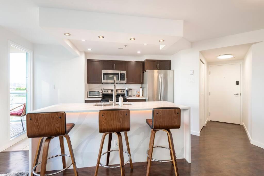 Luxury 2-bedroom condo beach side Yaletown