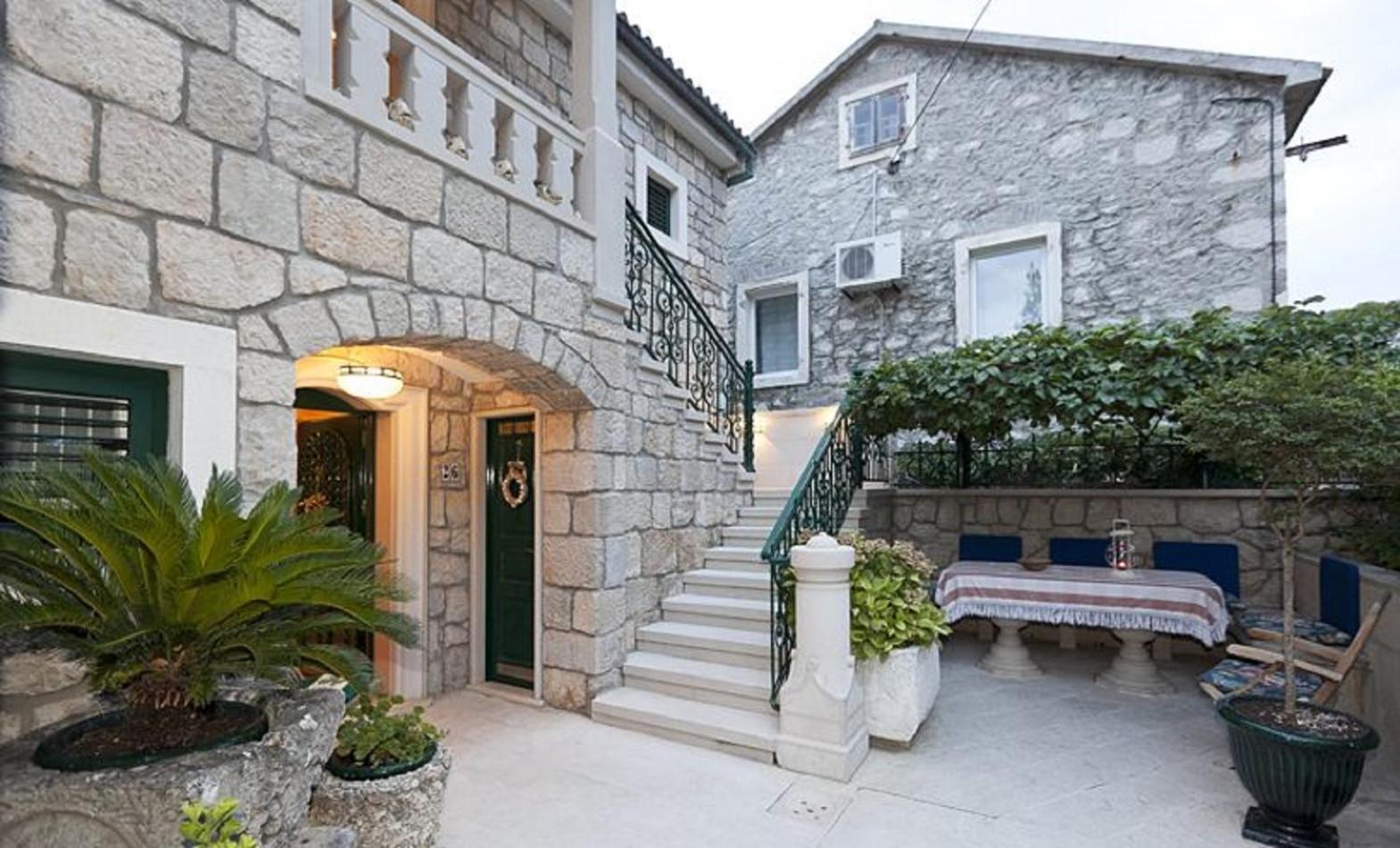 Villa Columba - 4 Star Deluxe Apartments view 4