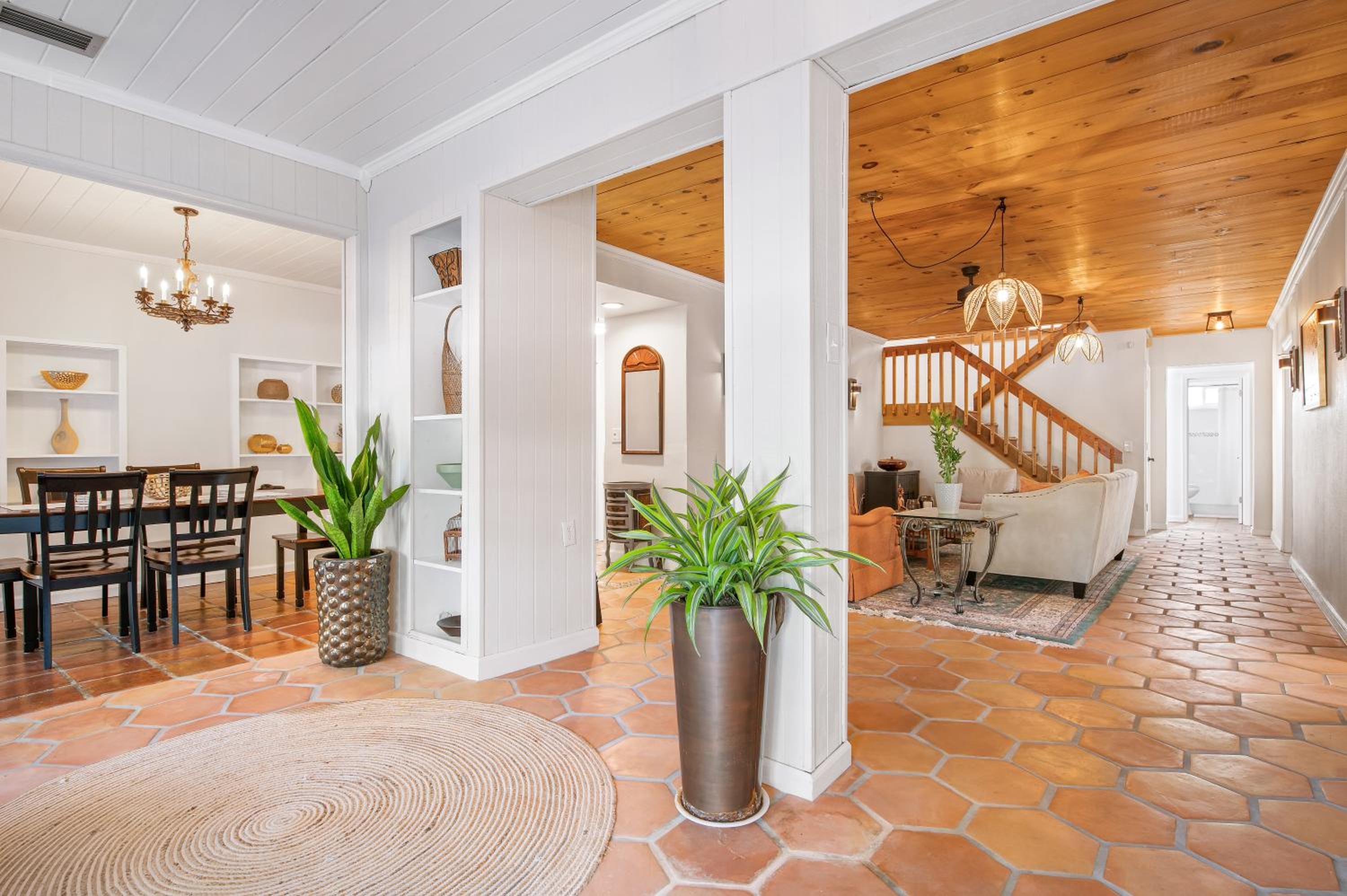 Villa Bella! Amazing pool home with cabana just minutes from downtown! view 4