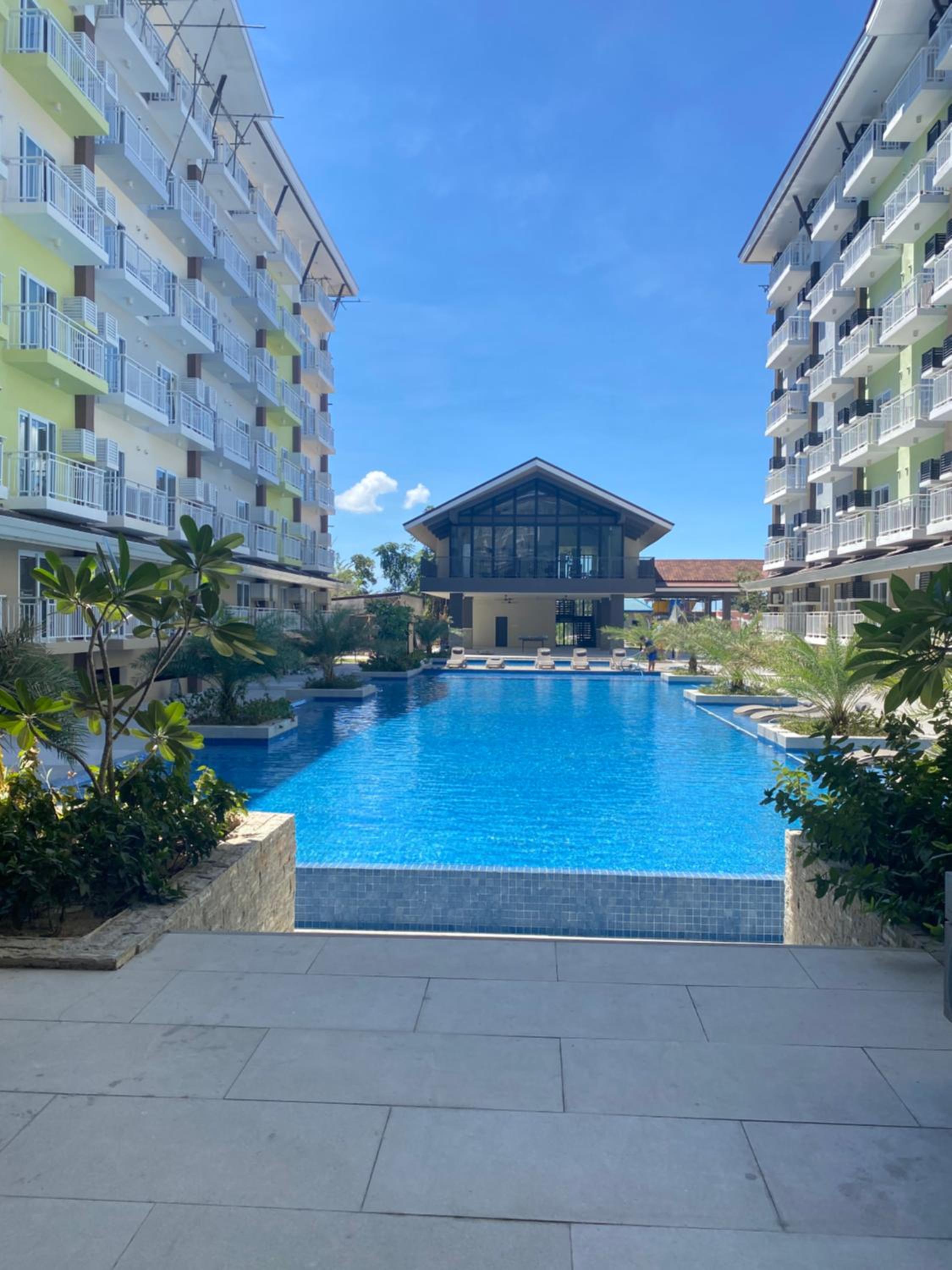 Seaview Amani Grand Resort Residences 3-5mins from airport view 5