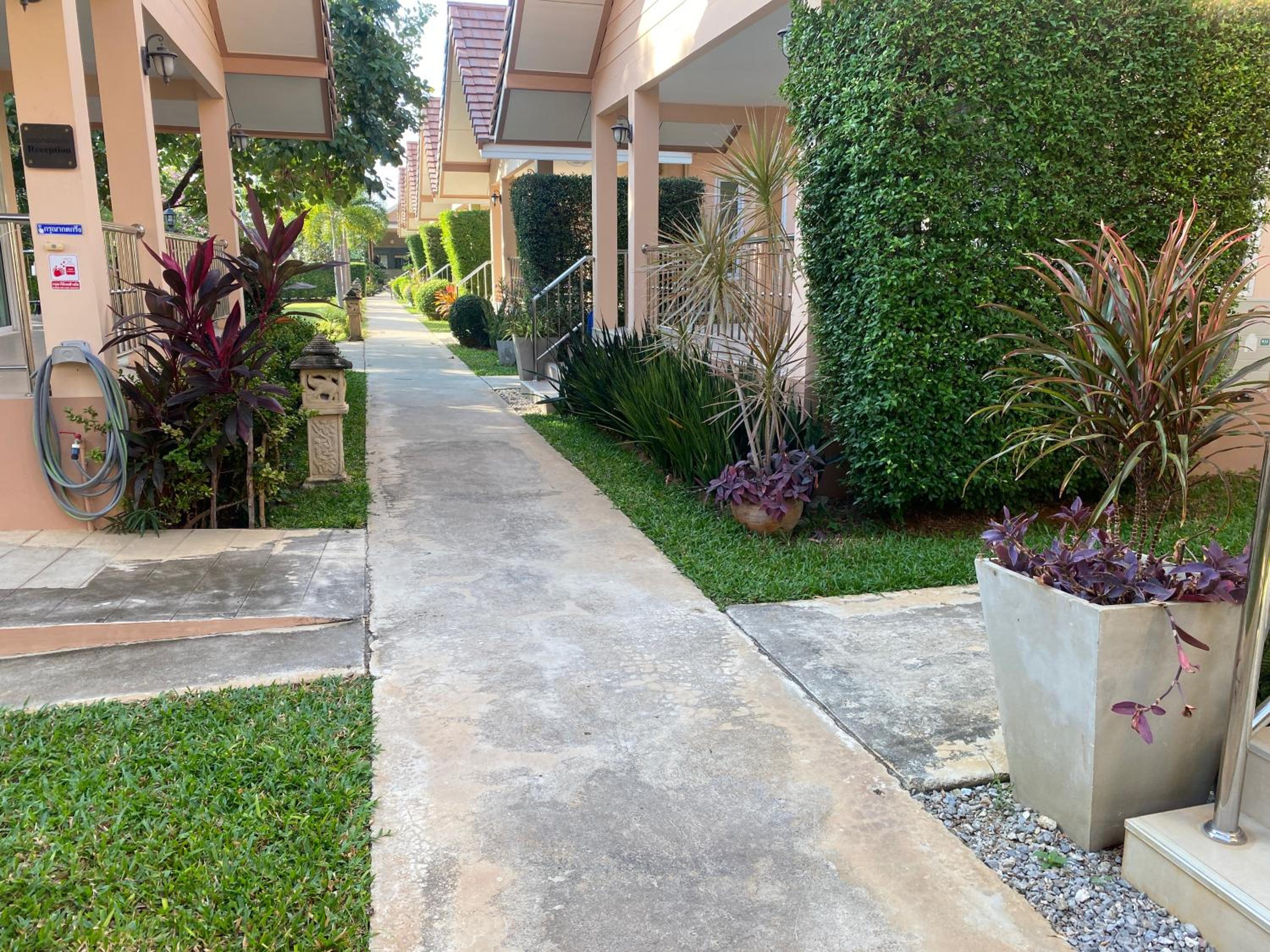 Chang Noi Hua Hin Pranburi fully accessible barrierefrei resort view 2