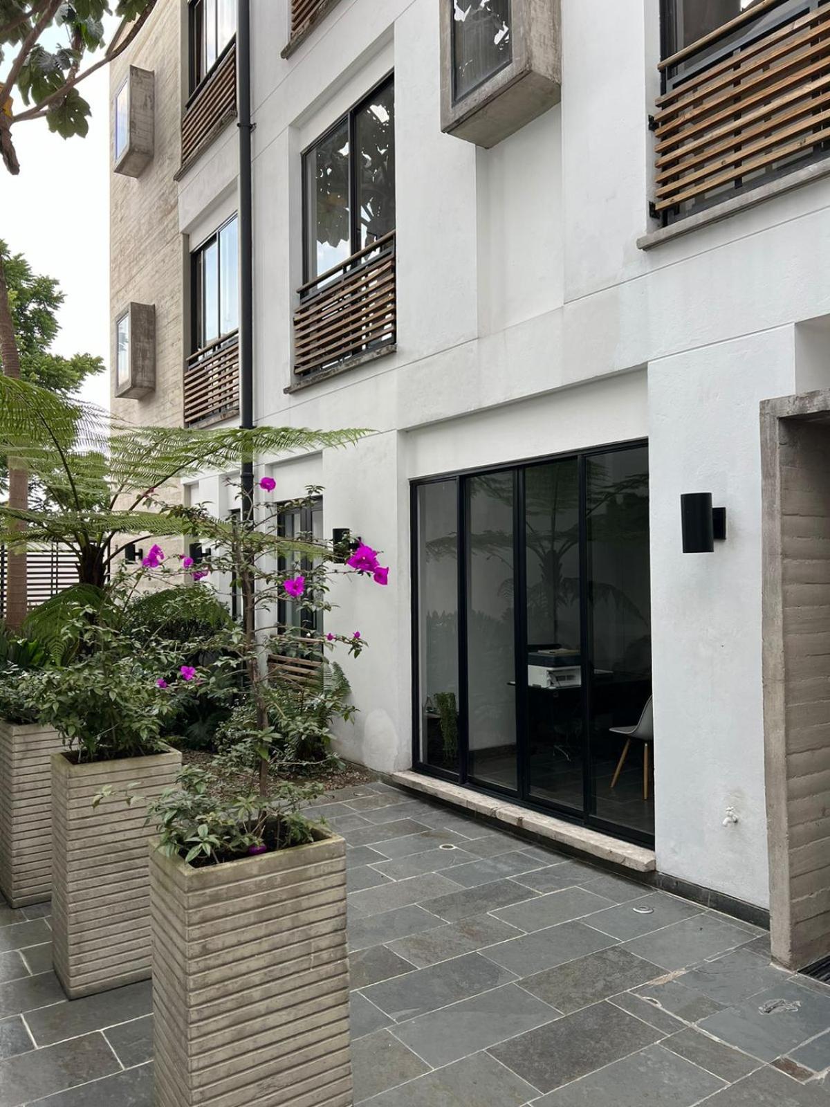 Peaceful Apt + Parking&Laundry