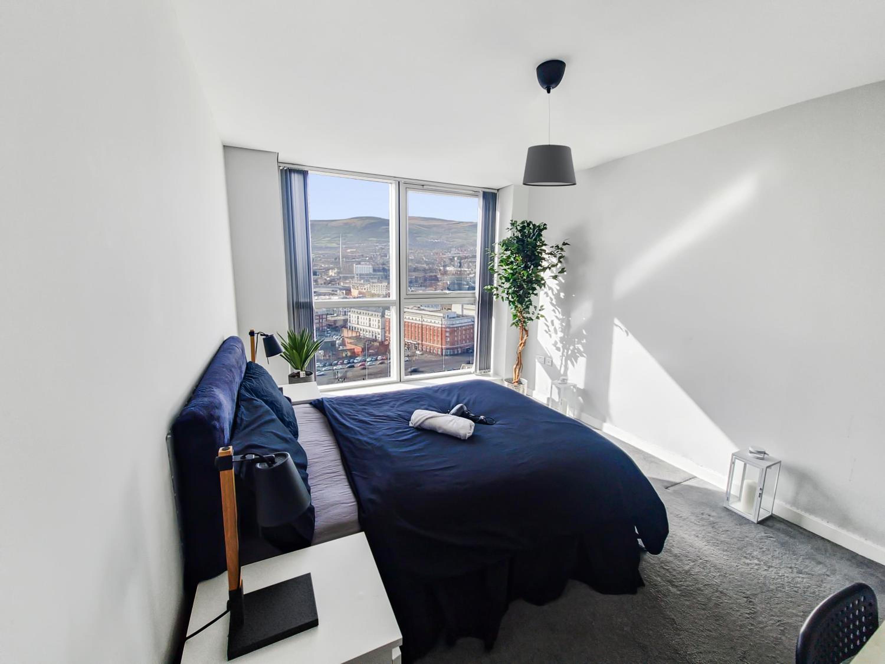 Sky High Ensuite Bedroom in Shared Apartment in Belfast City Centre view 2