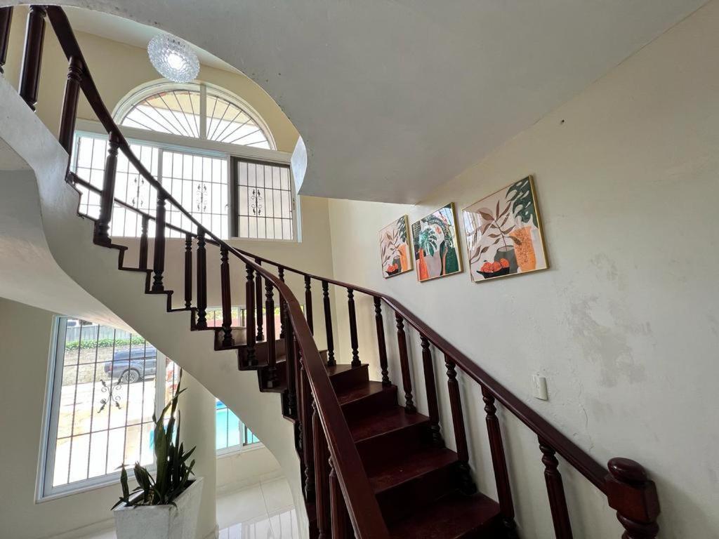 Casa Amplia con Piscina