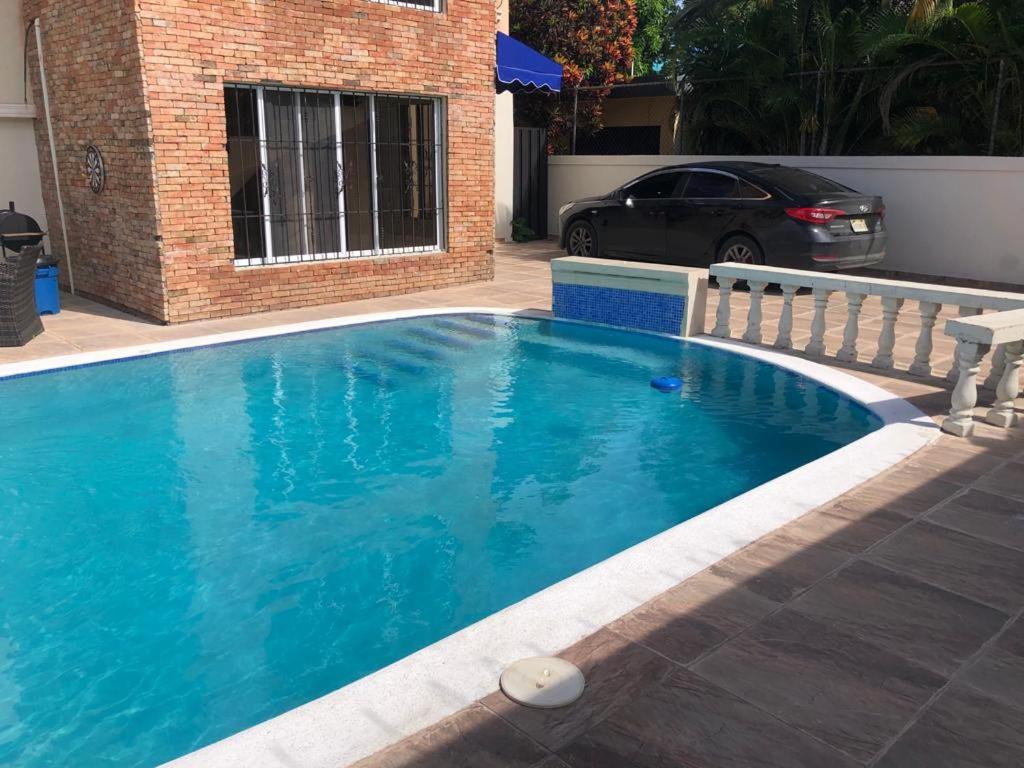 Casa Amplia con Piscina