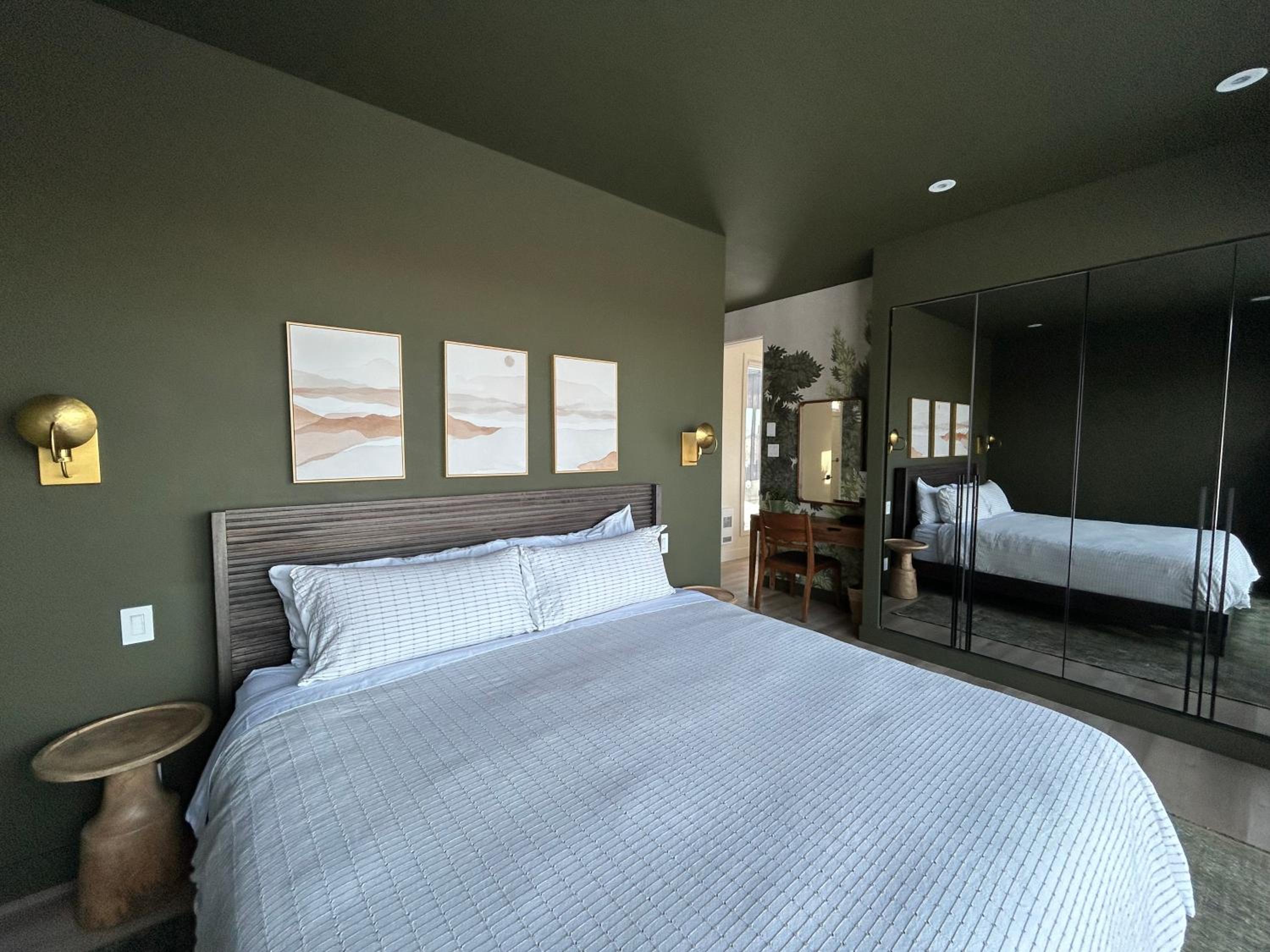 Luxury Mountain Retreat with Spa Near Mont Tremblant
