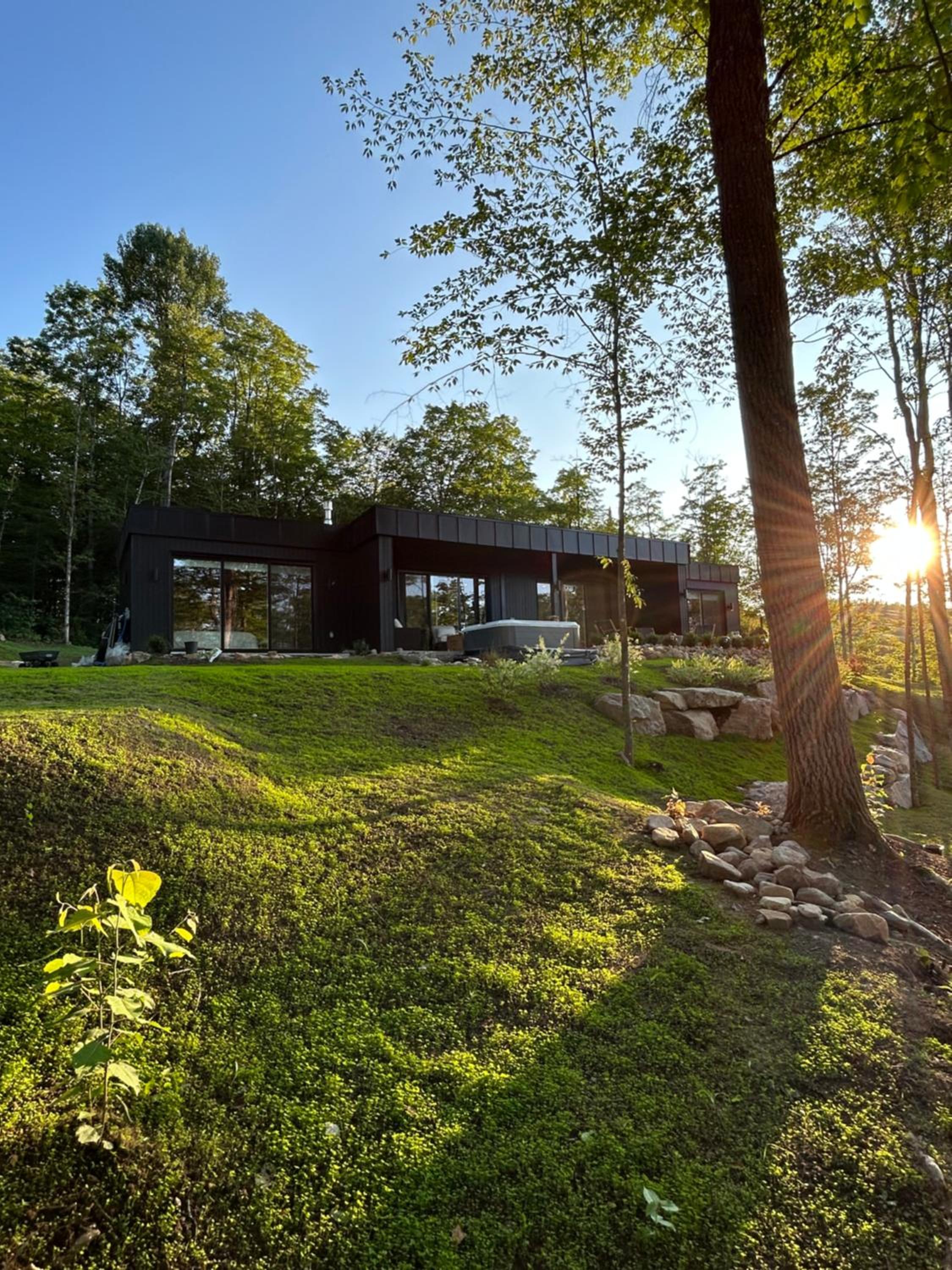 Luxury Mountain Retreat with Spa Near Mont Tremblant
