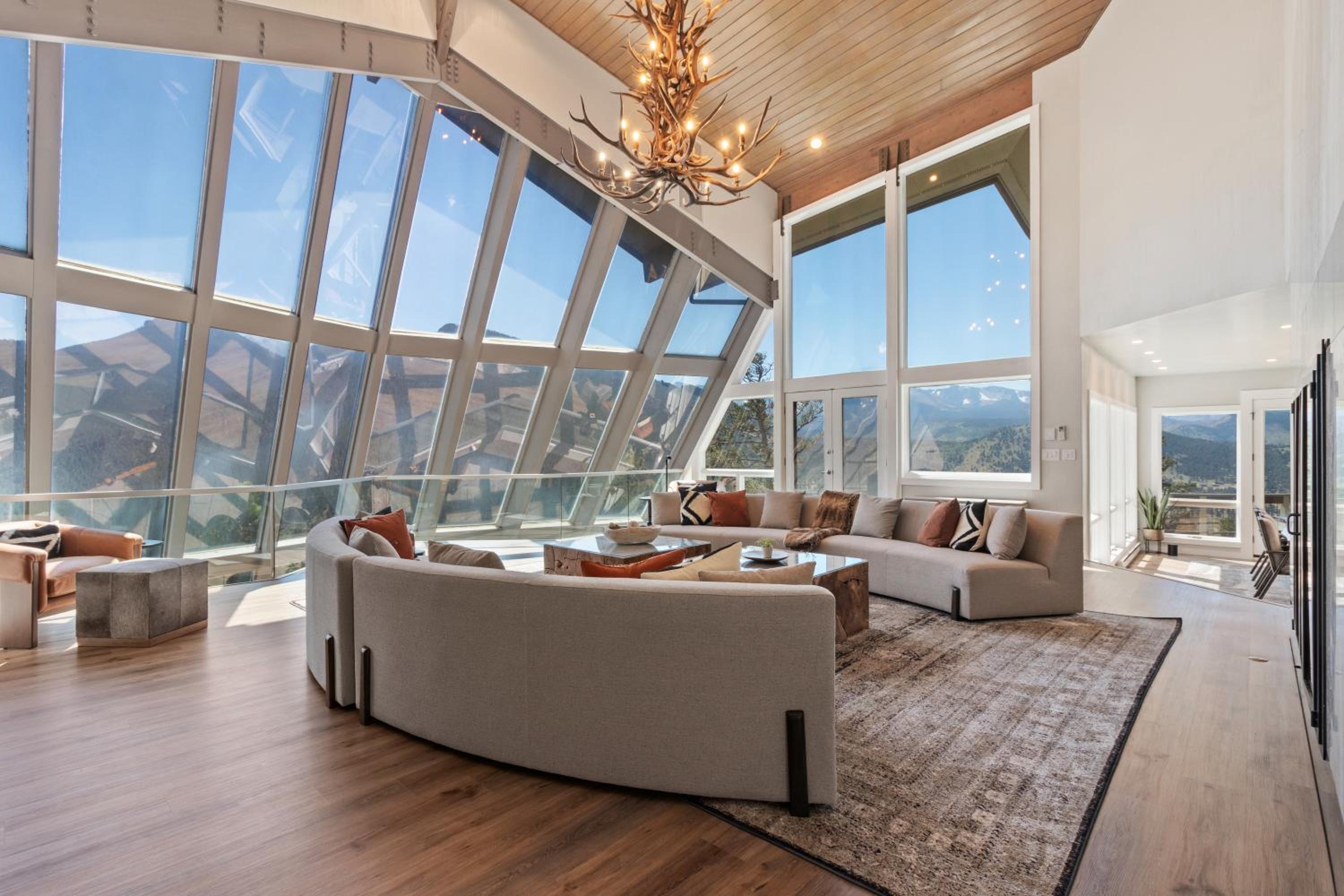 Breathtaking Luxury Mountain Retreat - Estes Park's Best Views - Switzerland in Colorado - Property Image 22